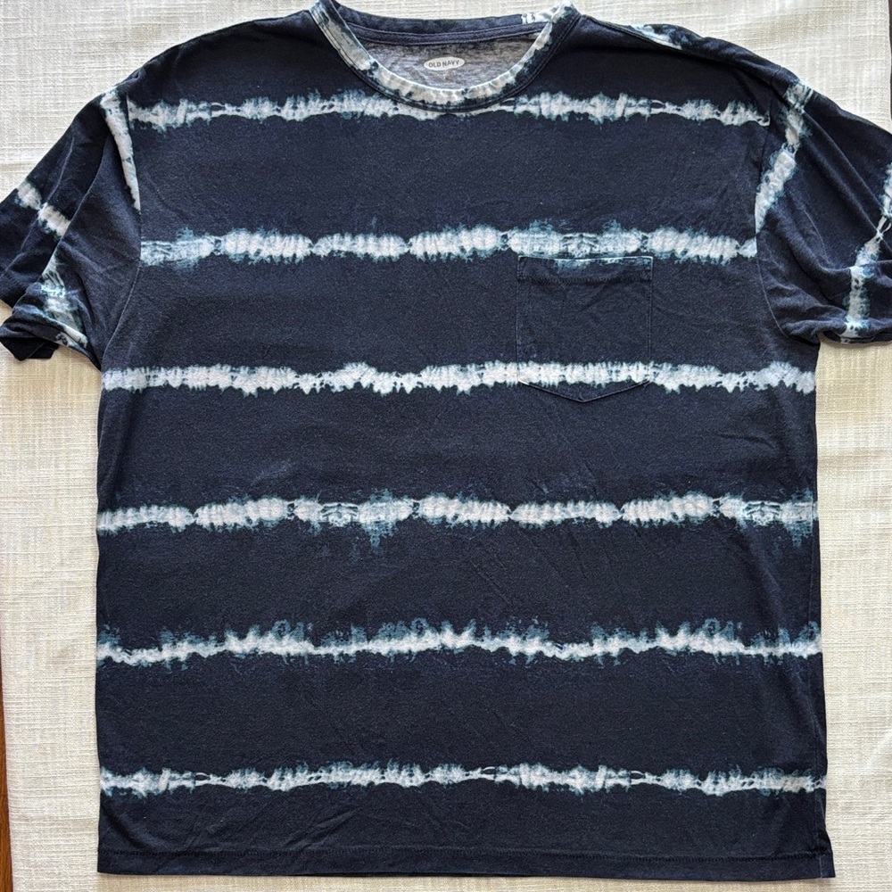 Old Navy Men's Navy and White Striped Tee